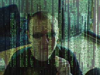 Jani Matrix-aurinkolaseissa vihreänhohtoisten, tippuvien kirjoitusmerkkien takana
