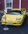 Keskisen keltainen Lamborghini Diablo TUK-1, etuoikealta