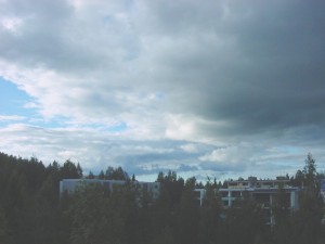 Puolipilvinen taivas Keltinmäen yllä 11. 8. 2004
