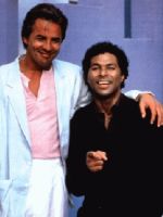 80-luvun miesten paidat (Miami Vicen Crockett ja Tubbs)