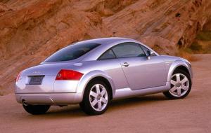 Audi TT: hopeanvärinen urheiluauto