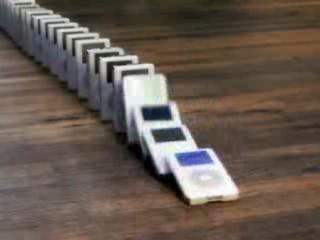 iPodeja järjestettynä dominopalikoiden tavoin