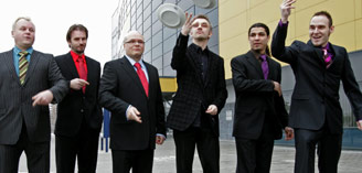 Liettuan euroviisuedustajat: kuusi pukumiestä