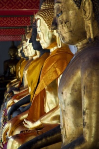 Kultaisia buddhapatsaita
