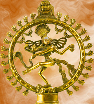 Kultainen patsas: Nataraja (Shiva) tanssii käärmeiden kehän keskellä