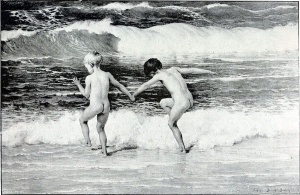 Kaksi poikaa rannalla käsi kädessä