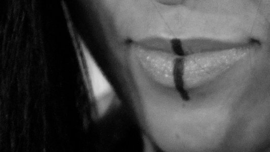 Tiedosto:Loreenin suu, mustavalkoinen.jpg