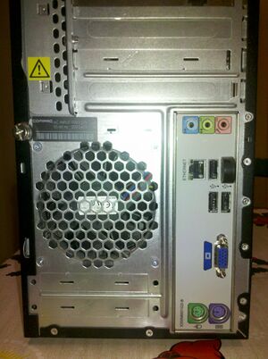 HP Compaq Presario SR5611SC, takapaneeli.jpg