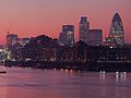 Auringonlasku Thamesilla.jpg