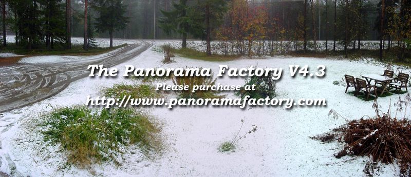 Tiedosto:Luminen piha (päällä Panorama Factoryn logo).jpg